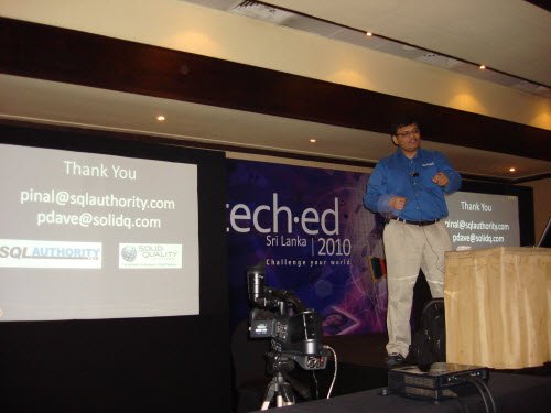 Pinal Dave presenting at TechEd Sri Lanka beside a Thank You slide on the screens